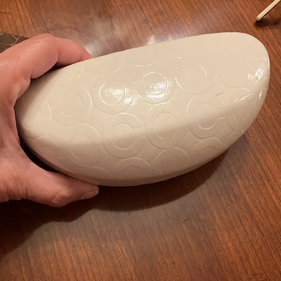 COACH WHITE ARABELLA SUNGLASSES. EXCELLENT CONDITION. WHITE EMBOSSED CASE. EUC - Picture 10 of 15